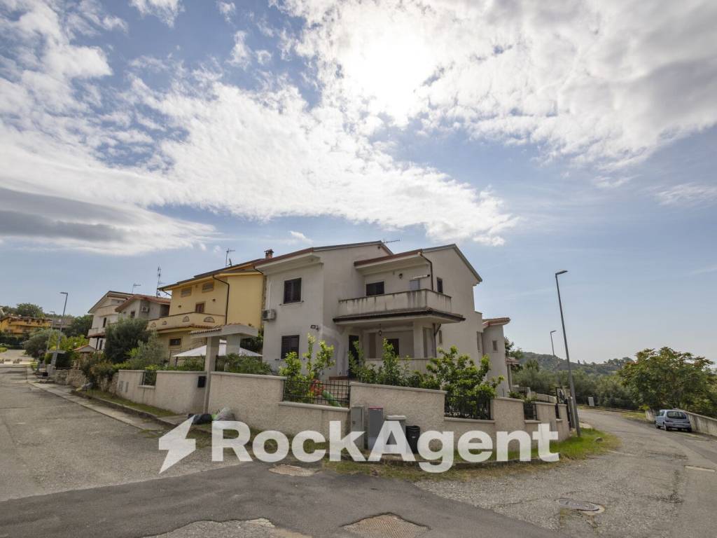 casa indipendente in vendita a Simeri Crichi in zona Simeri