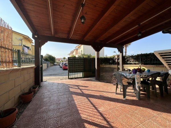 casa indipendente in vendita a Simeri Crichi in zona Simeri Mare