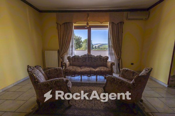 casa indipendente in vendita a Simeri Crichi in zona Apostolello