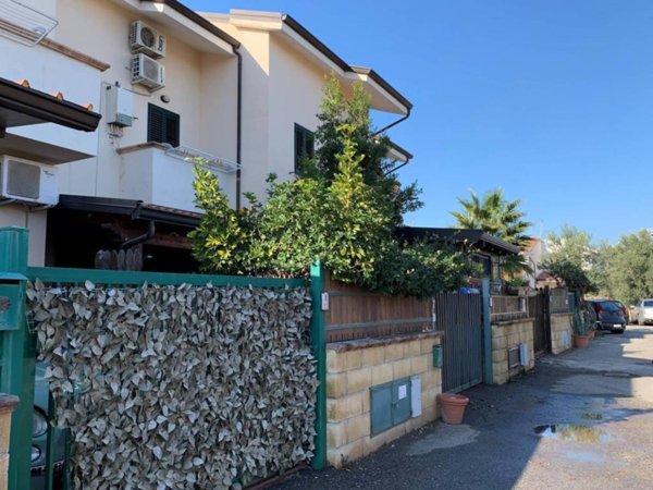 casa indipendente in vendita a Simeri Crichi in zona Simeri Mare