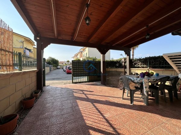 casa indipendente in vendita a Simeri Crichi in zona Simeri Mare