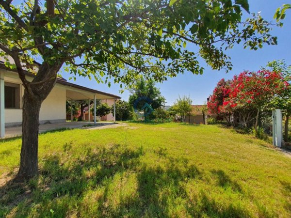 casa indipendente in vendita a Simeri Crichi in zona Apostolello