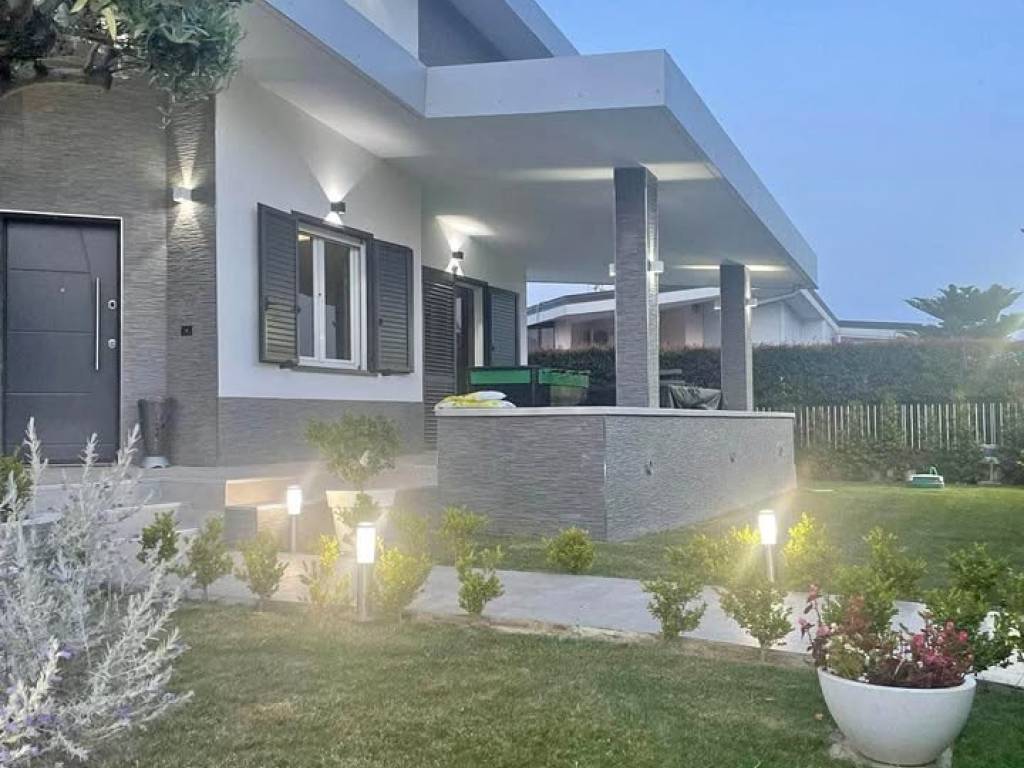 casa indipendente in vendita a Simeri Crichi in zona Simeri Mare
