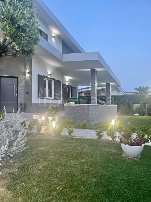 casa indipendente in vendita a Simeri Crichi in zona Simeri Mare