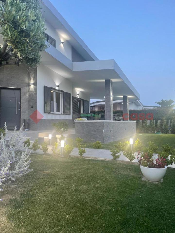 casa indipendente in vendita a Simeri Crichi in zona Simeri