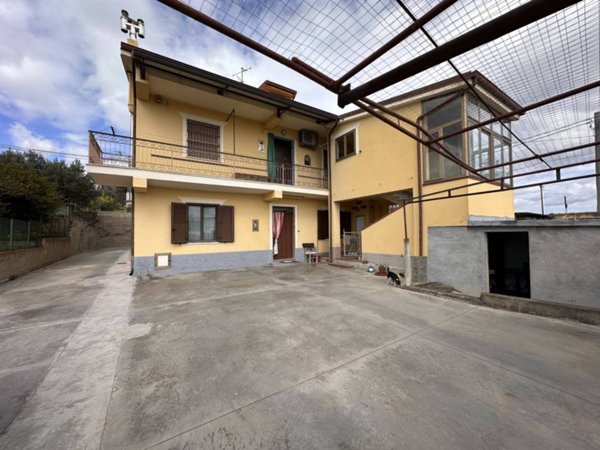 casa indipendente in vendita a Simeri Crichi in zona Roccani