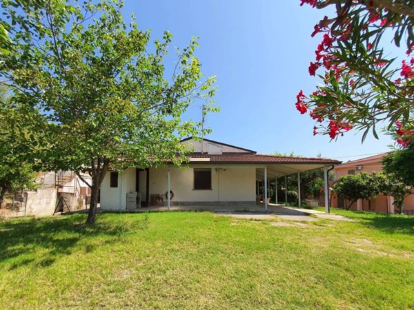 casa indipendente in vendita a Simeri Crichi in zona Apostolello