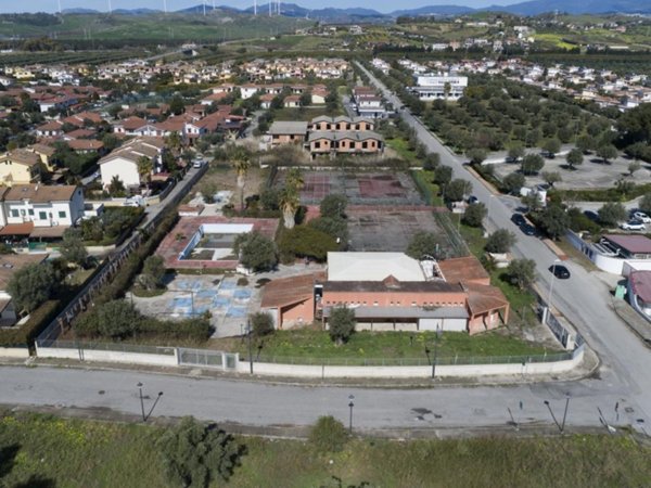 negozio in vendita a Simeri Crichi in zona Simeri Mare