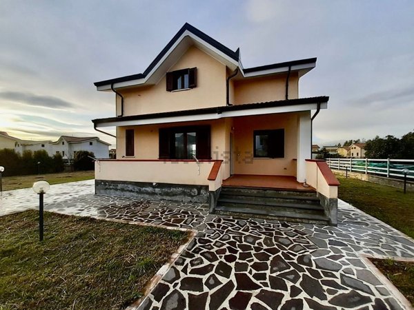 casa indipendente in vendita a Simeri Crichi