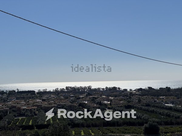 negozio in vendita a Simeri Crichi in zona Simeri Mare