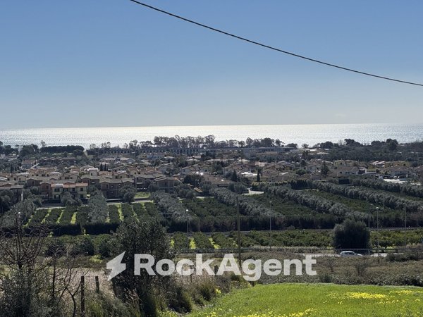 negozio in vendita a Simeri Crichi in zona Simeri Mare