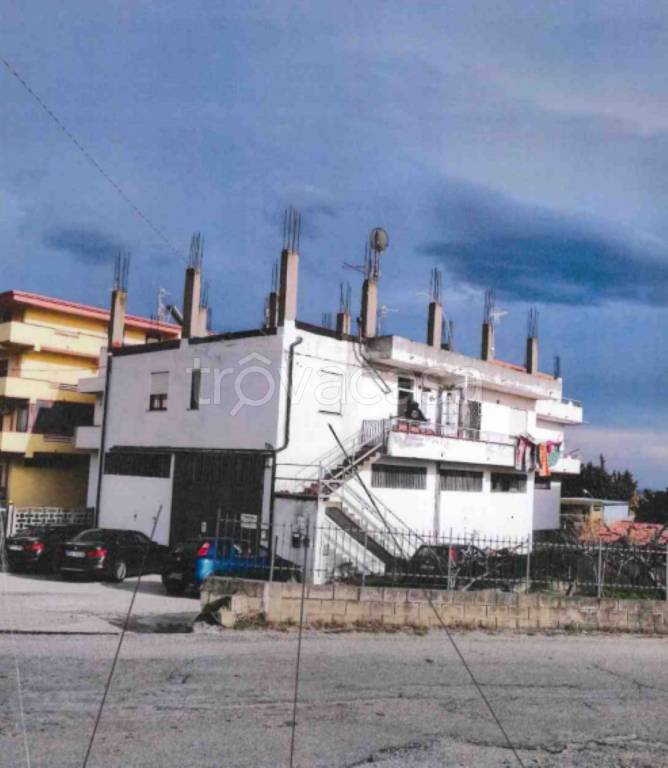 locale commerciale in vendita a Simeri Crichi in zona Roccani