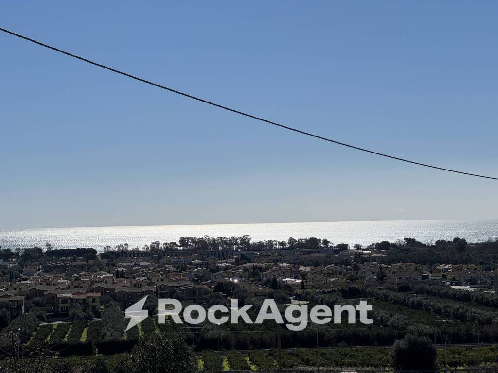 terreno agricolo in vendita a Simeri Crichi in zona Roccani