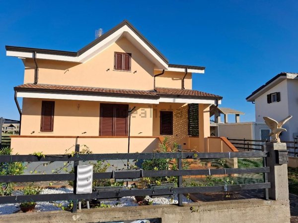 casa indipendente in vendita a Simeri Crichi in zona Simeri Mare