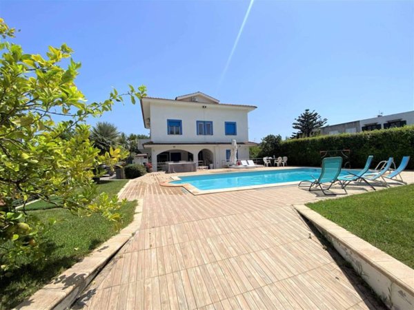 casa indipendente in vendita a Simeri Crichi in zona Simeri Mare