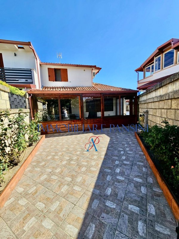 casa indipendente in vendita a Simeri Crichi in zona Simeri Mare