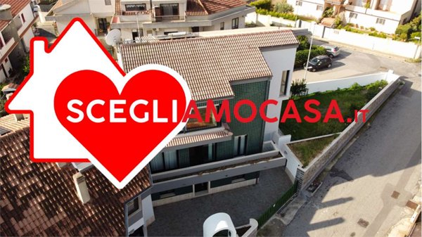 casa indipendente in vendita a Soverato