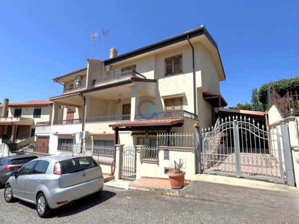 casa indipendente in vendita a Soverato