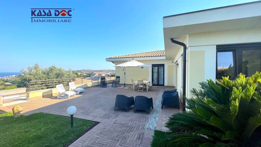 casa indipendente in vendita a Soverato