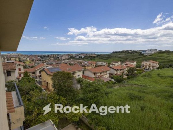 casa indipendente in vendita a Soverato
