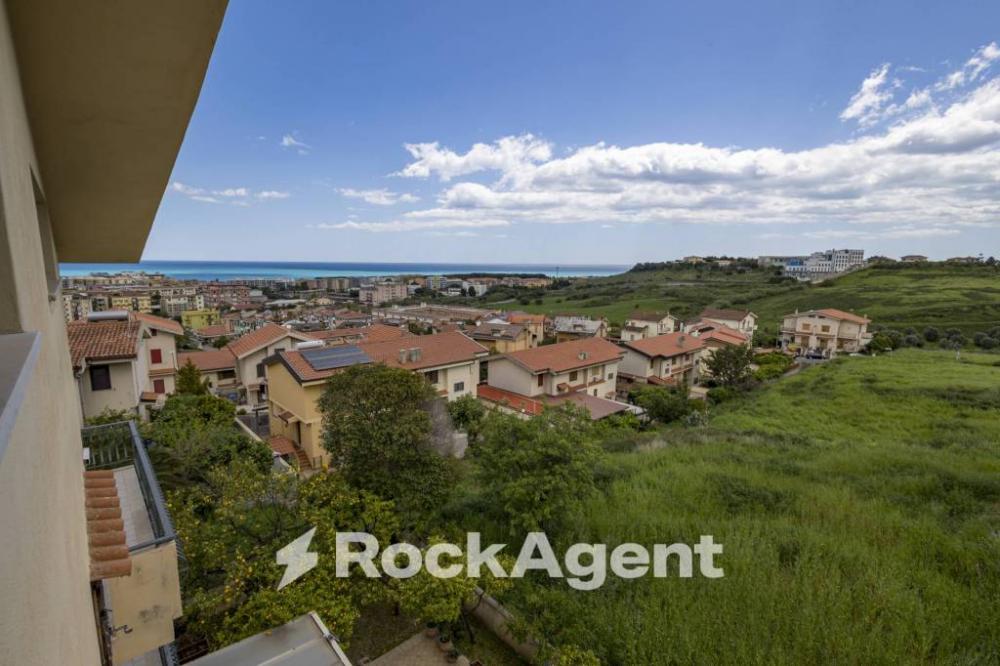 casa indipendente in vendita a Soverato