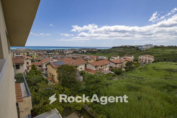 casa indipendente in vendita a Soverato