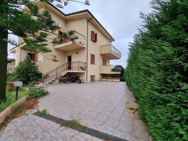 casa indipendente in vendita a Soverato