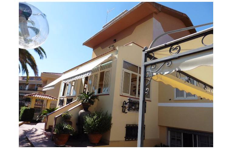 casa indipendente in vendita a Soverato