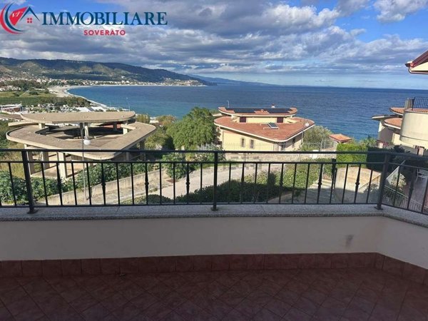 casa indipendente in vendita a Soverato