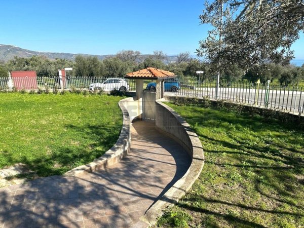 casa indipendente in vendita a Soverato