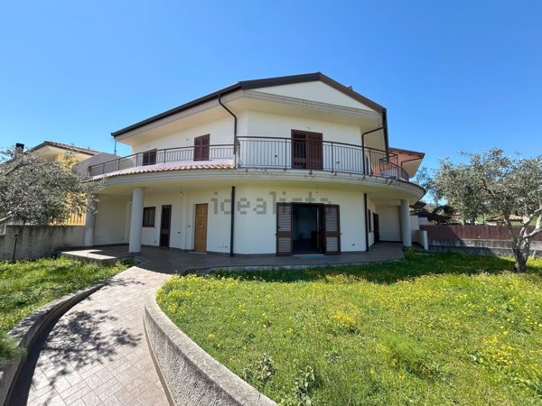 casa indipendente in vendita a Soverato