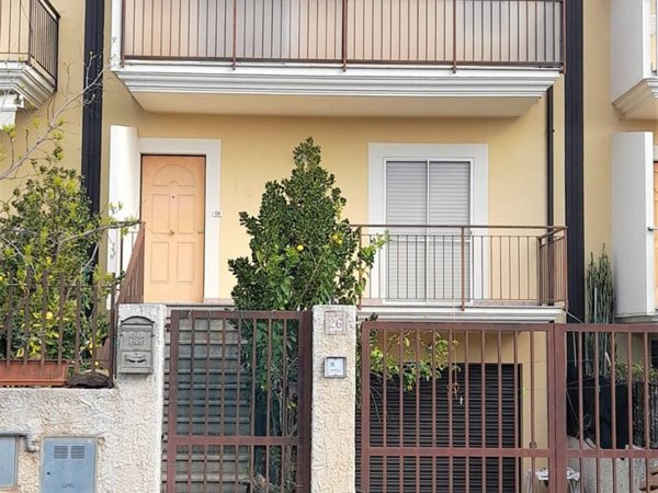 casa indipendente in vendita a Soverato