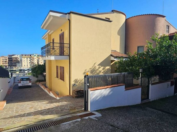 casa indipendente in vendita a Soverato
