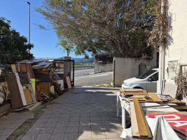 locale commerciale in vendita a Soverato
