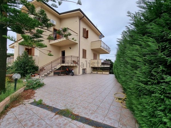 casa indipendente in vendita a Soverato
