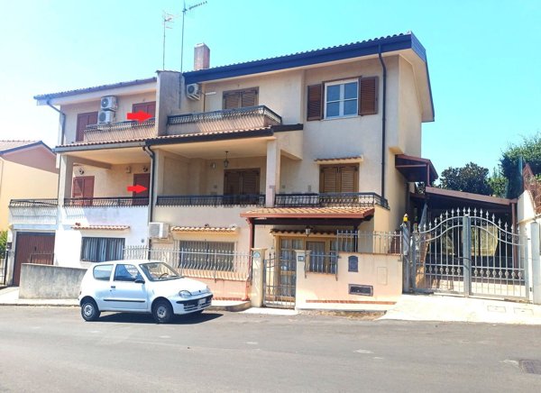 casa indipendente in vendita a Soverato