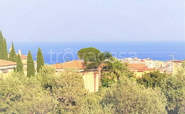 casa indipendente in vendita a Soverato