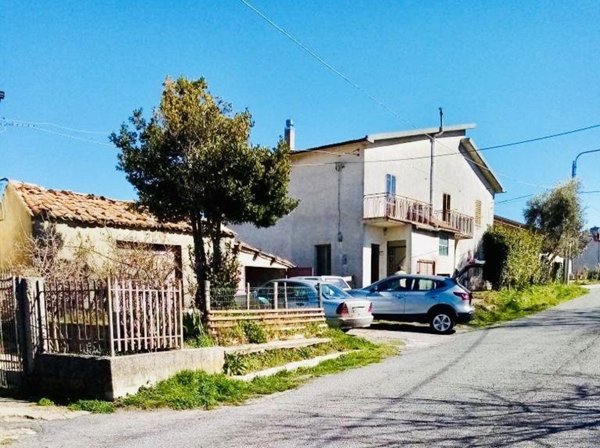 casa indipendente in vendita a Soveria Mannelli in zona Pirillo