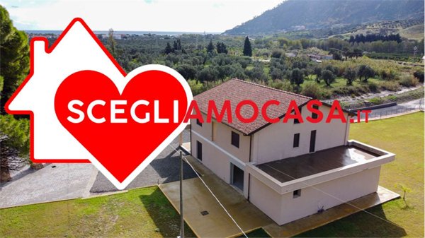 casa indipendente in vendita a Squillace in zona Squillace Lido