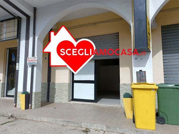 negozio in vendita a Squillace in zona Squillace Lido