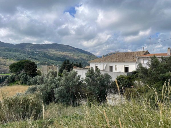casa indipendente in vendita a Squillace in zona Squillace Lido