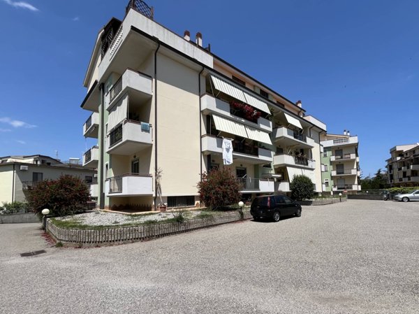 appartamento in vendita a Squillace in zona Squillace Lido