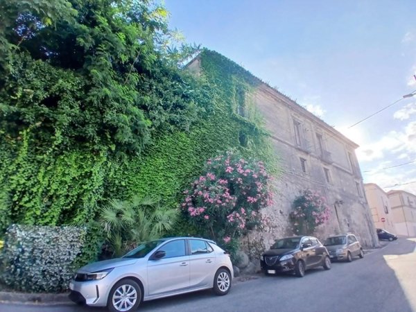 negozio in vendita a Squillace in zona Squillace Lido