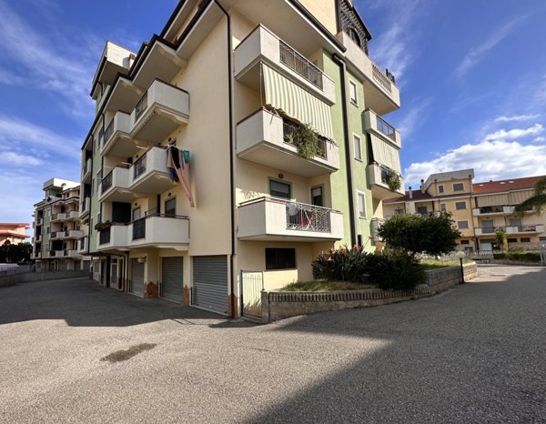 appartamento in vendita a Squillace in zona Squillace Lido