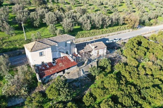 casa indipendente in vendita a Squillace