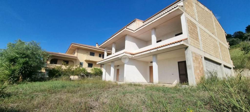 casa indipendente in vendita a Squillace in zona Fiasco Baldaia