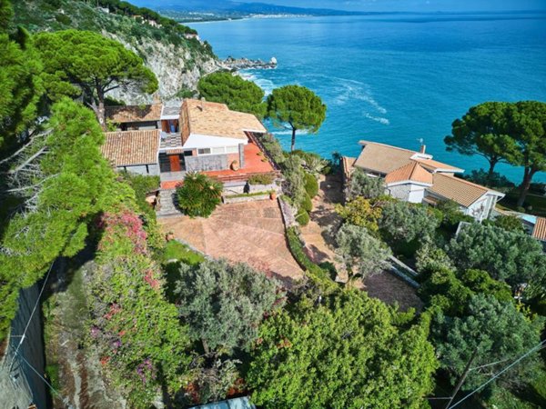 casa indipendente in vendita a Squillace