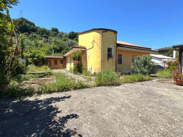casa indipendente in vendita a Squillace in zona Fiasco Baldaia