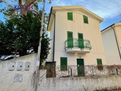 casa indipendente in vendita a Stalettì in zona Pietragrande