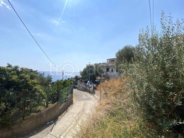 appartamento in vendita a Stalettì in zona Caminia